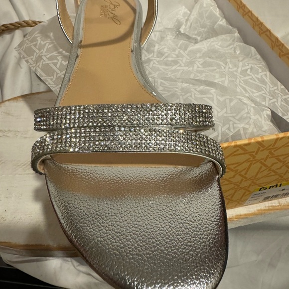 Badgley Mischka flat sandal silver - Picture 3 of 4